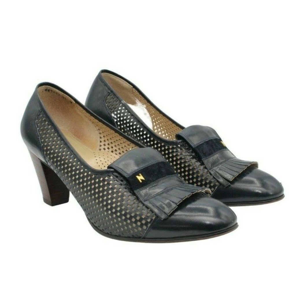 Vintage 70s Novus Navy Blue Leather Perforated Kiltie Pump Size US 6.5 EUR 37